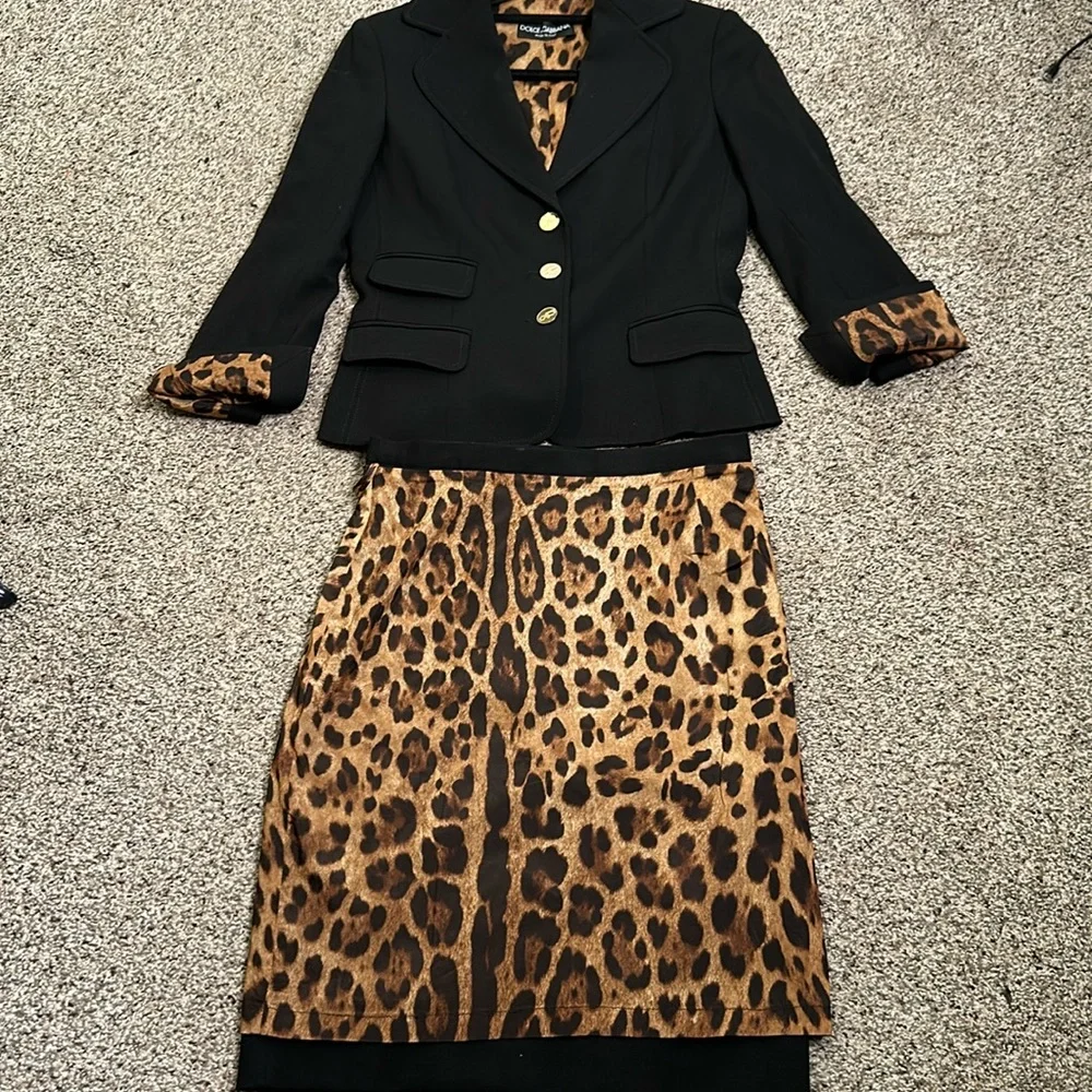 DOLCE &GABBANA  blazer skirt suit size 40-xS black gold button luxury classic - Picture 13 of 16